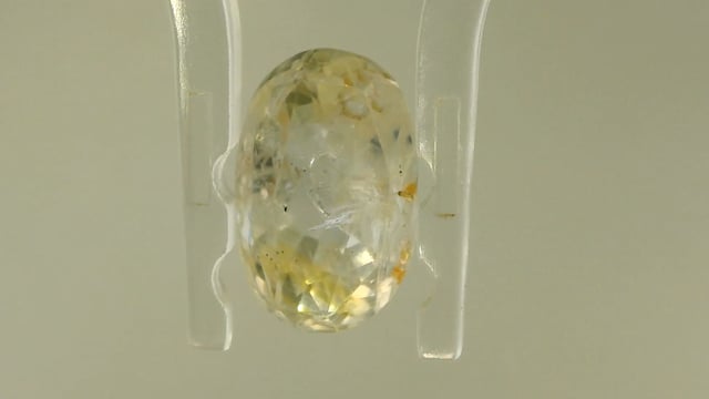 Srilankan Yellow Sapphire 3.31 Carat — video