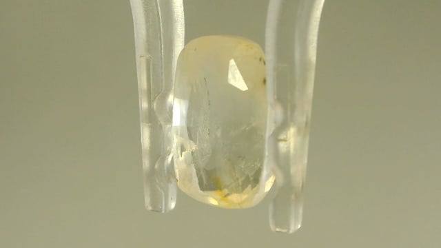 Srilankan Yellow Sapphire 3.2 Carat — video