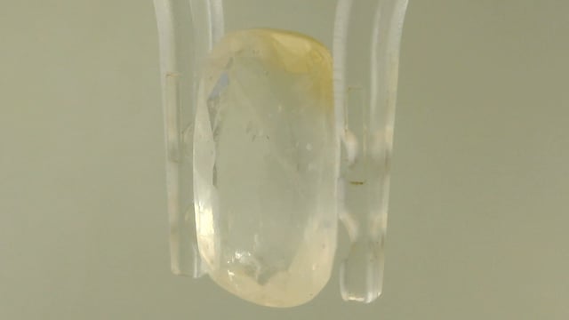 Srilankan Yellow Sapphire 3.44 Carat — video