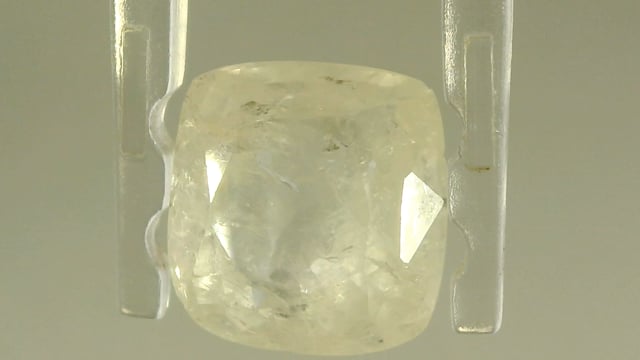 Srilankan Yellow Sapphire 3.88 Carat — video