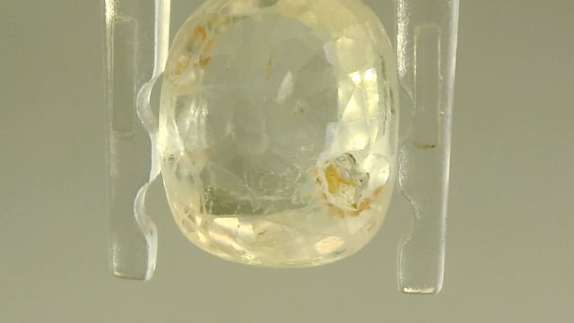 Srilankan Yellow Sapphire 3.79 Carat — video