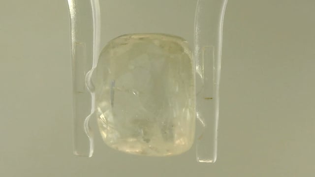 Srilankan Yellow Sapphire 4.09 Carat — video