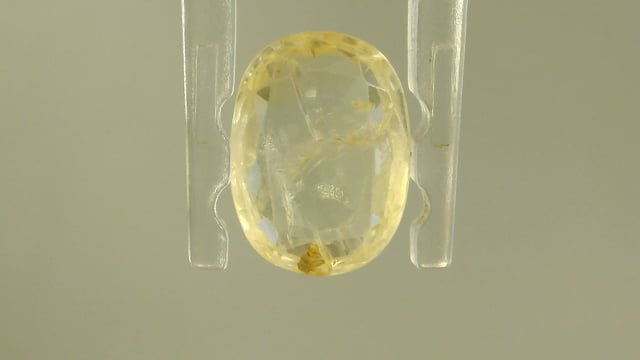 Srilankan Yellow Sapphire 2.43 Carat — video