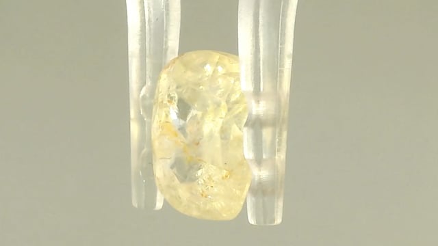 Srilankan Yellow Sapphire 3.95 Carat — video