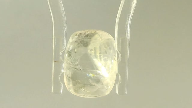 Srilankan Yellow Sapphire 4.59 Carat — video