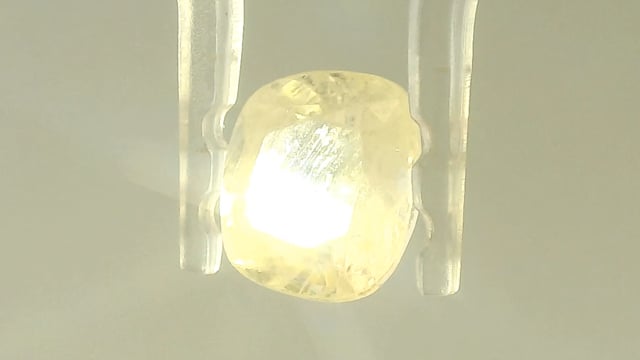 Srilankan Yellow Sapphire 4.33 Carat — video