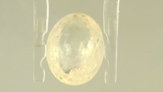 Srilankan Yellow Sapphire 4.08 Carat — video