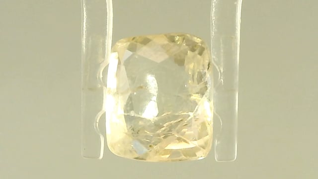 Srilankan Yellow Sapphire 3.71 Carat — video