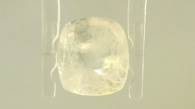 Srilankan Yellow Sapphire 4.3 Carat — video