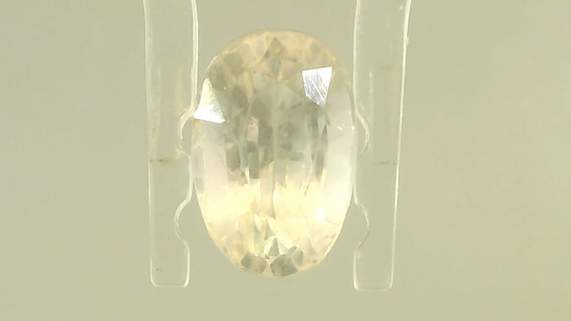 Srilankan Yellow Sapphire 3.3 Carat — video