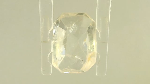 Srilankan Yellow Sapphire 2.46 Carat — video
