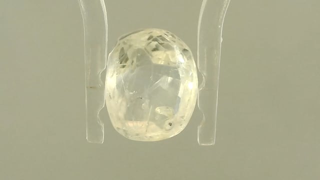 Srilankan Pukhraj  4.5 Carat — video