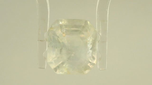 Srilankan Pukhraj  5.68 Carat — video