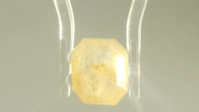 Srilankan Yellow Sapphire 4.64 Carat — video