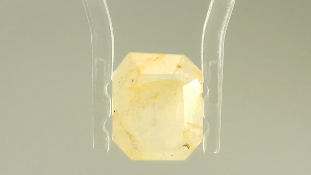 Srilankan Yellow Sapphire 3.97 Carat — video
