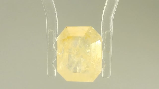 Srilankan Yellow Sapphire 4.1 Carat — video
