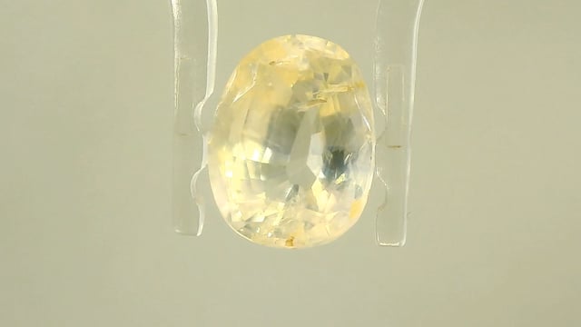Srilankan Yellow Sapphire 3.84 Carats — video