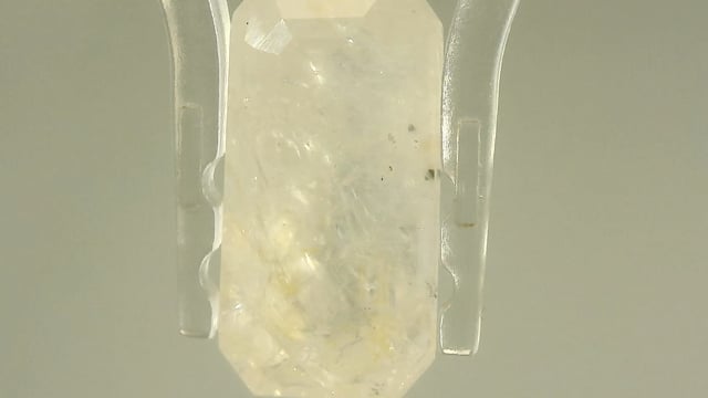 Srilankan Yellow Sapphire 9.24 Carats — video