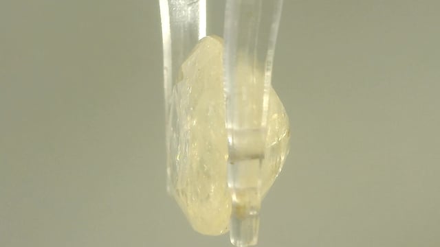 Srilankan Yellow Sapphire 10.46 Carats — video