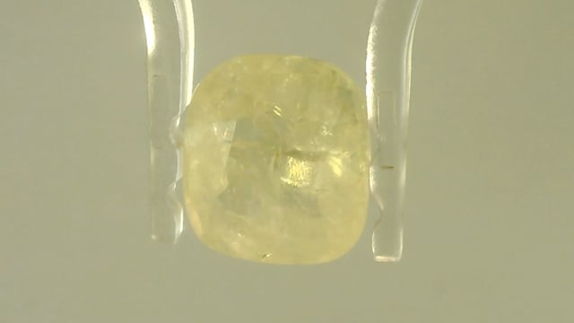 Srilankan Yellow Sapphire 5.23 Carats — video