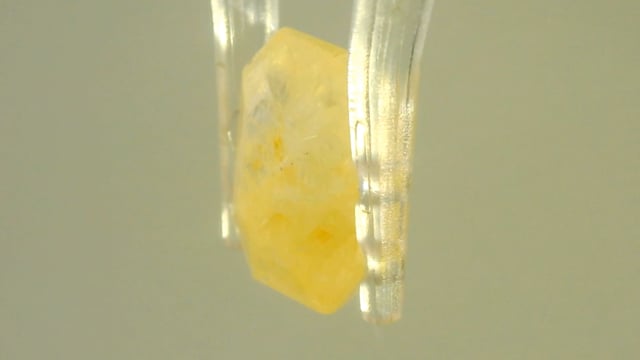 Yellow Sapphire 8.08 Carats — video