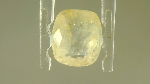 Srilankan Yellow Sapphire 2.59 Carats — video