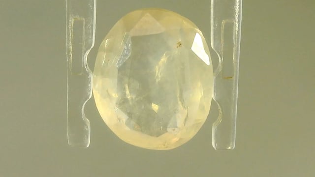 Srilankan Yellow Sapphire 2.77 Carats — video