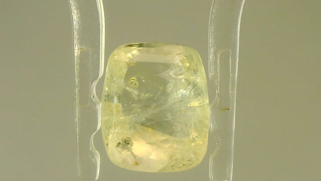 Srilankan Yellow Sapphire 3.19 Carats — video