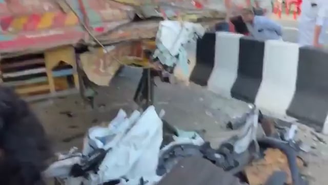 केरल में हुए इस दर्दनाक सड़क हादसे ने सबका दिल दहला दिया है।