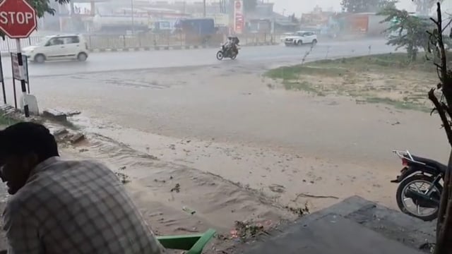 फरह क्षेत्र में हुई झमाझम बारिश लाइव न्यूज़