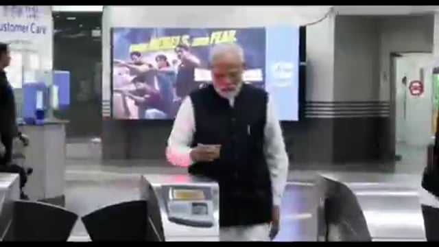 मेट्रो में बच्चों के साथ नजर आए PM मोदी, SRCC जाते हुए की बातचीत

प्रधानमंत्री नरेंद्र मोदी दिल्ली मेट्रो से श्रीराम कॉलेज ऑफ कॉमर्स (SRCC) पहुंचे। सफर के दौरान उन्होंने मेट्रो में मौजूद बच्चों और युवा यात्रियों से बातचीत की।

PM मोदी SRCC के शताब्दी समारोह में शामिल होने के लिए कॉलेज जा रहे थे।