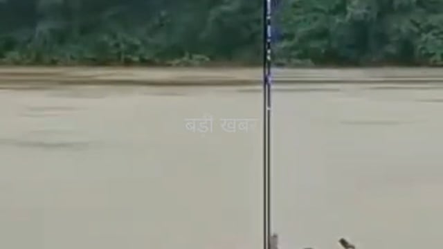 💥*बड़ी खबर*💥
*नर्मदा की लहरों में समाई होमगार्ड की पेट्रोलिंग बोट; क्षमता 4 की, सवार थे 8 जवान, लाइफ जैकेट