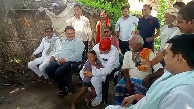 बांसडीह विधान सभा से सपा नेता नीरज सिंह गुड्डू ने वायरल गर्ल रागिनी को लेकर कहा.....