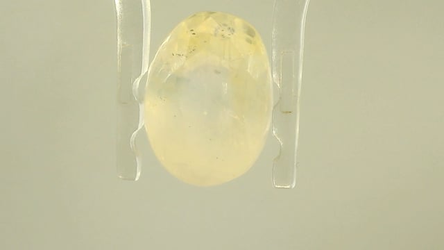 Srilankan Yellow Sapphire 6.29 Carats — video