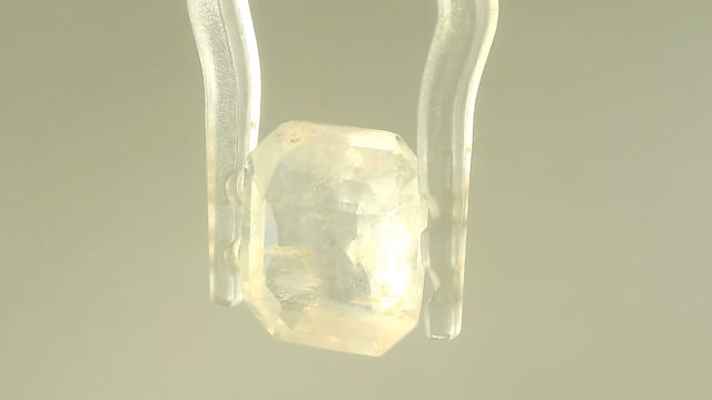 Srilankan Yellow Sapphire 5.51 Carats — video