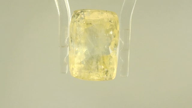 Srilankan Yellow Sapphire 12.15 Carats — video