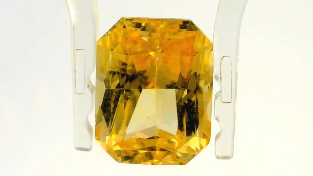 Srilankan Yellow Sapphire 8.24 Carats — video