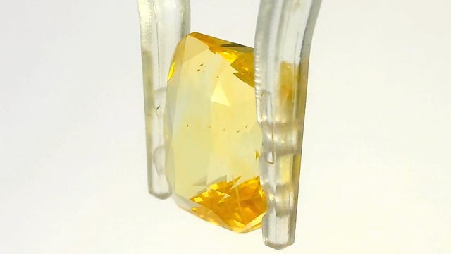 Srilankan Yellow Sapphire 6.04 Carats — video