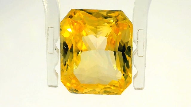 Srilankan Yellow Sapphire 8.12 Carats — video