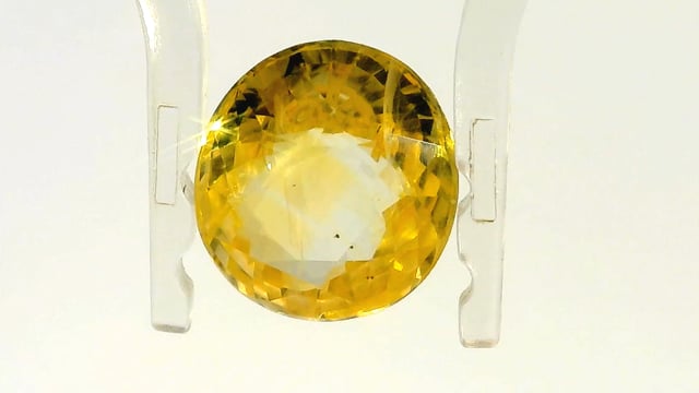 Srilankan Yellow Sapphire 5.17 Carats — video