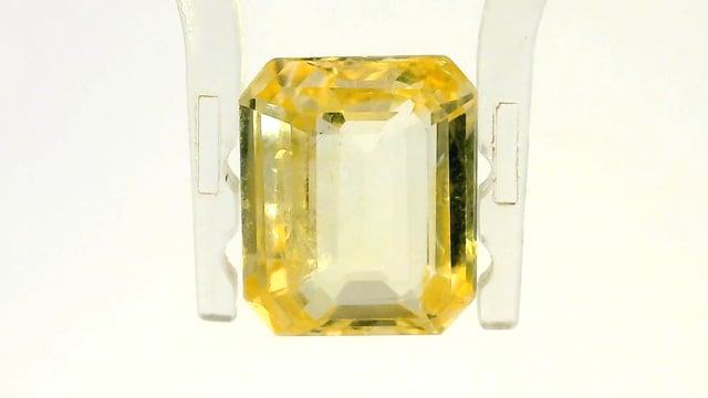 Srilankan Yellow Sapphire 5.08 Carats — video