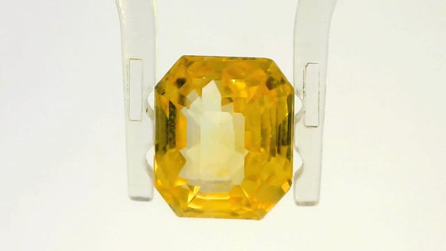 Srilankan Yellow Sapphire 5.54 Carats — video