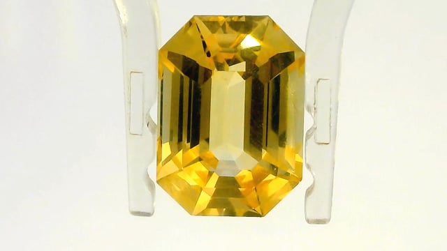 Srilankan Yellow Sapphire 5.72 Carats — video