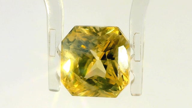 Srilankan Yellow Sapphire 6.35 Carats — video