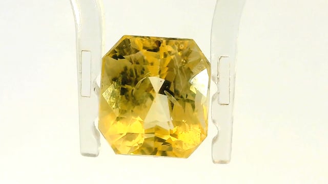 Srilankan Yellow Sapphire 5.26 Carats — video