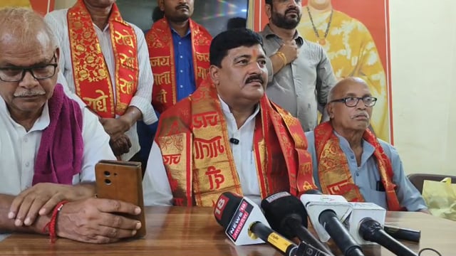 प्रथम आगमन पर जिला कार्यालय में कार्यकर्ताओं ने फूल-मालाओं से किया जोरदार स्वागत, संगठन को मजबूत करने का लिया संकल्प