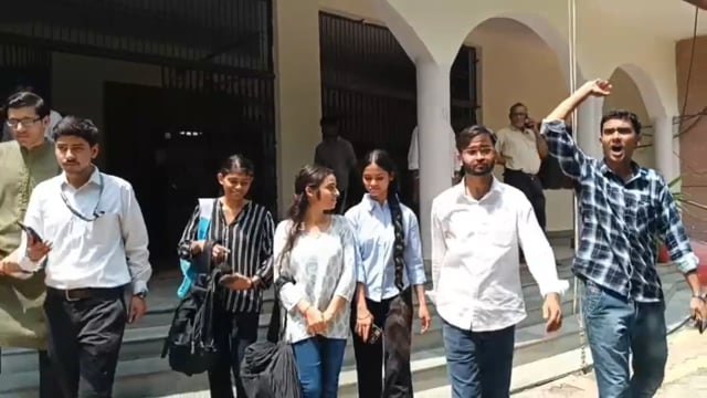 मथुरा नाबालिक से दुष्कर्म मामला लोकतांत्रिक युवा जनसंघ पार्टी ने प्रधानमंत्री को ज्ञापन भेजा ज्ञापन 