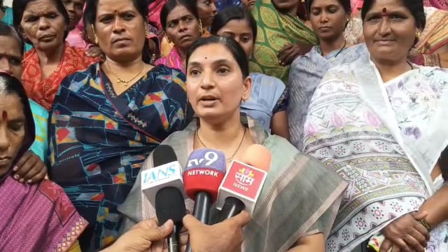 लातूर जिल्हा दुष्काळ जाहीर करावा,लाडक्या बहिणीचा औसा तहसील कार्यालयावर आक्रोश