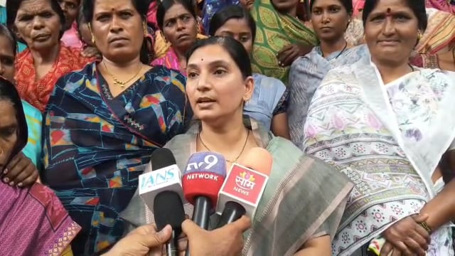 लातूर जिल्हा दुष्काळ जाहीर करावा,लाडक्या बहिणीचे औसा तहसील कार्यालयावर आक्रोश