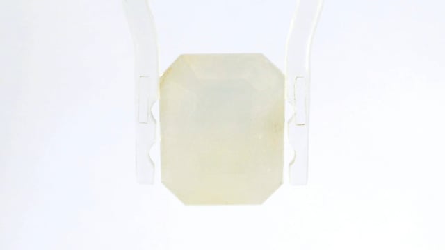 Bi-Color Sapphire 7.81 Carat — video